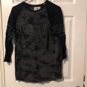Men’s Black and Gray Shirt